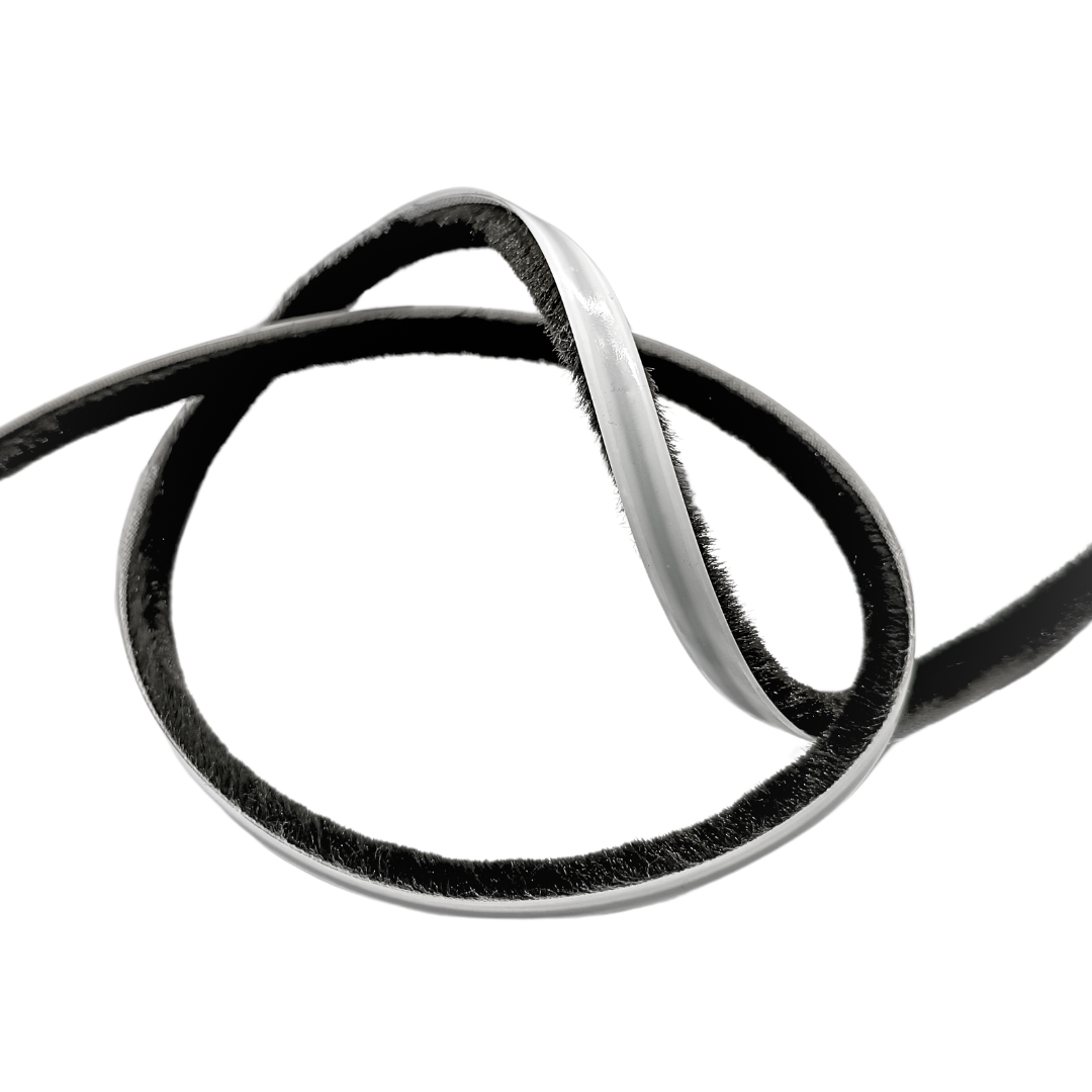 Bürste selbstklebend, schwarz, 4 mm